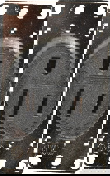 Straight Blade Single Receptacle: NEMA 6-50R, 50 Amps, Self-Grounding